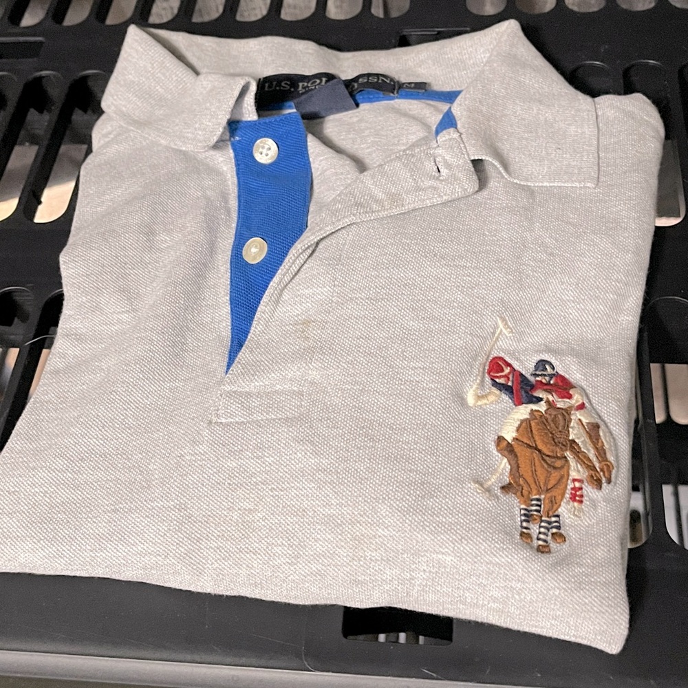 16 shirts all in one bundle. Check them out some real finds!